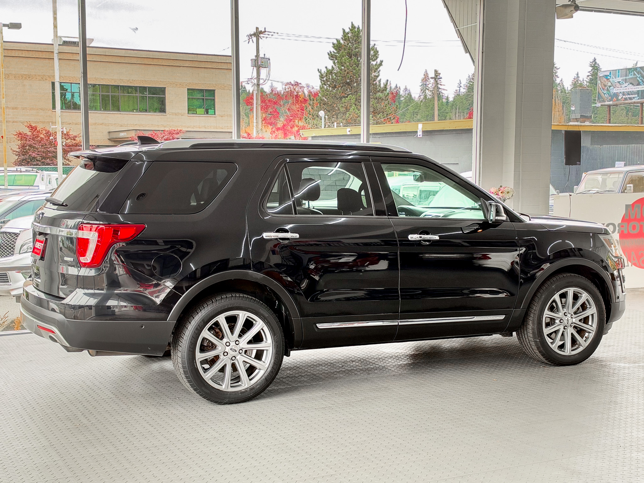 Used 2017 Ford Explorer 4WD Limited image 4