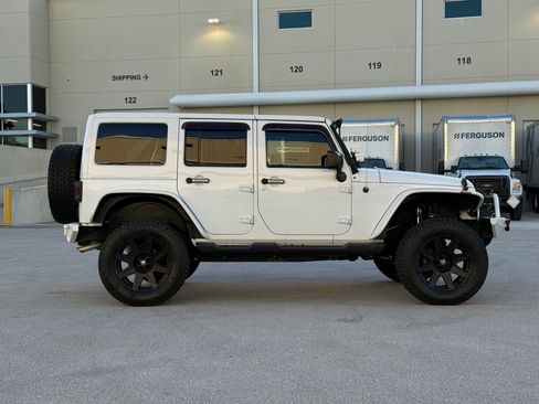 Used 2015 Jeep Wrangler 4WD Unlimited Sahara image 10