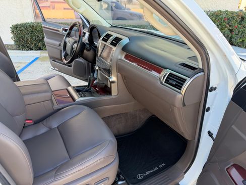 Used 2013 Lexus GX 460 image 33
