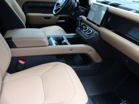 New 2025 Land Rover Defender 90 V8 image 3