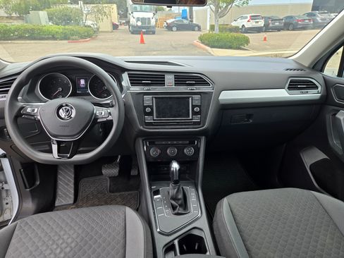 Used 2018 Volkswagen Tiguan S image 15