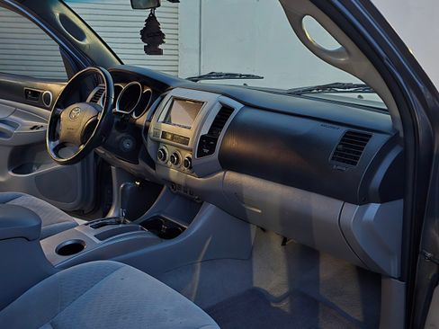 Used 2010 Toyota Tacoma SR5 image 29