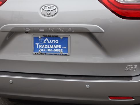 Used 2017 Toyota Sienna XLE image 12