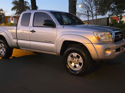 Used 2007 Toyota Tacoma PreRunner image 4