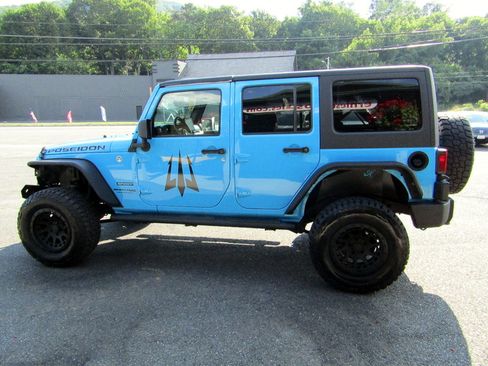 Used 2018 Jeep Wrangler JK 4WD Unlimited Sport image 5