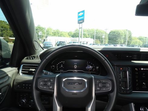 Used 2023 GMC Yukon 4WD Denali image 2
