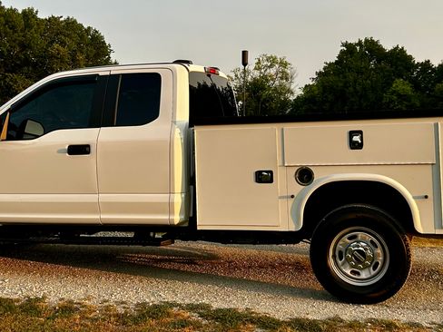 Used 2022 Ford F250 4x4 SuperCab Super Duty image 3
