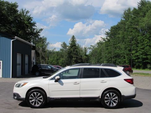 Used 2016 Subaru Outback 2.5i Limited AWD/4WD image 4