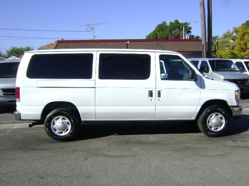Used 2008 Ford E-350 and Econoline 350 image 2