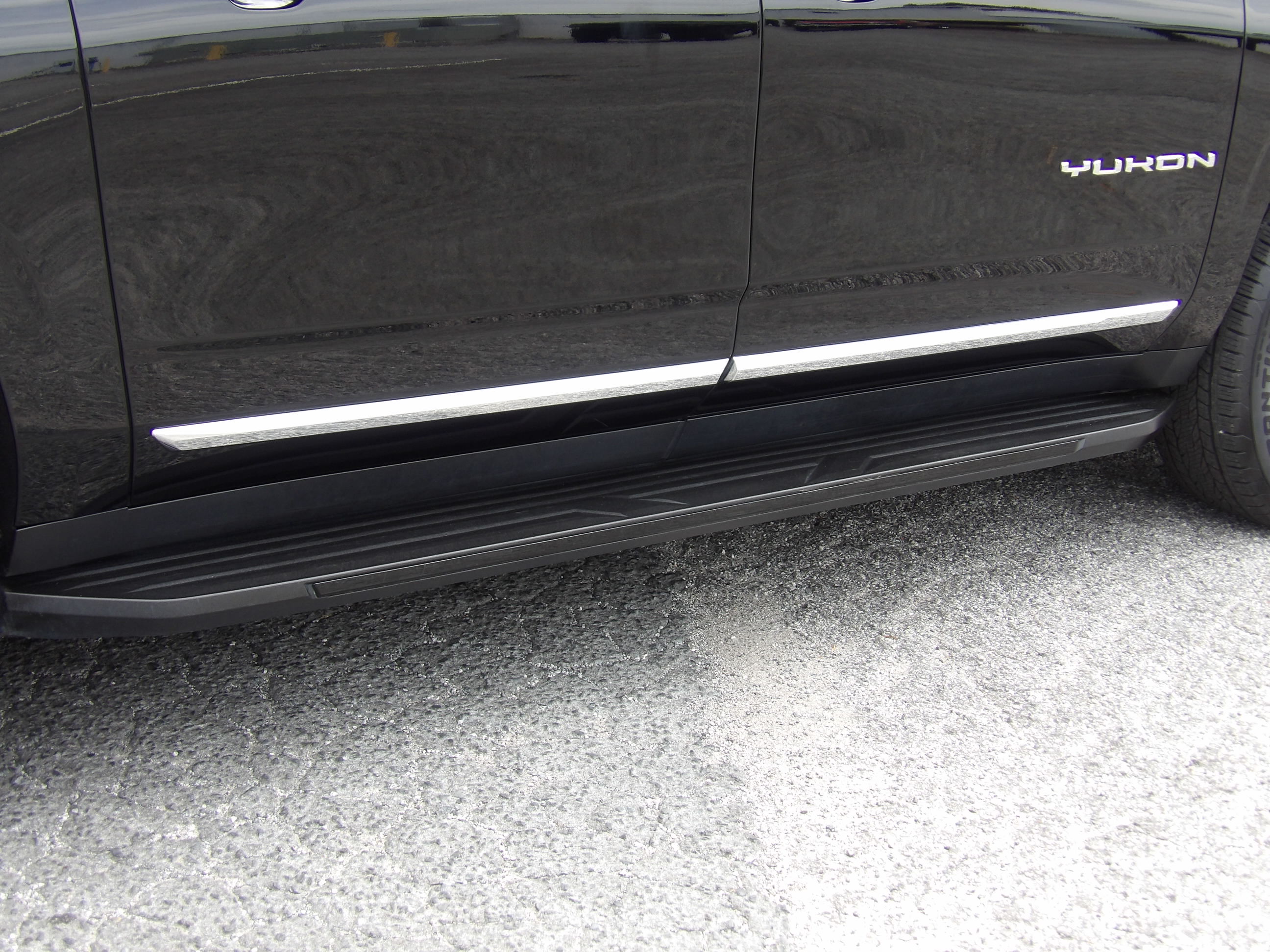Used 2024 GMC Yukon XL 2WD SLT image 14