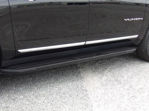 Used 2024 GMC Yukon XL 2WD SLT image 14