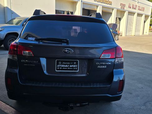 Used 2014 Subaru Outback 2.5i Premium image 11