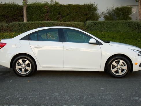 Used 2016 Chevrolet Cruze Limited LT image 6