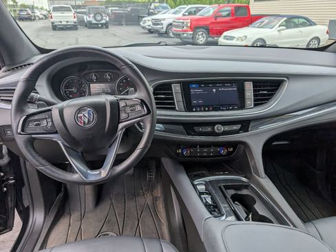 Used 2024 Buick Enclave Essence FWD image 10