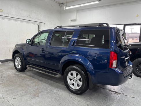 Used 2012 Nissan Pathfinder SV image 3