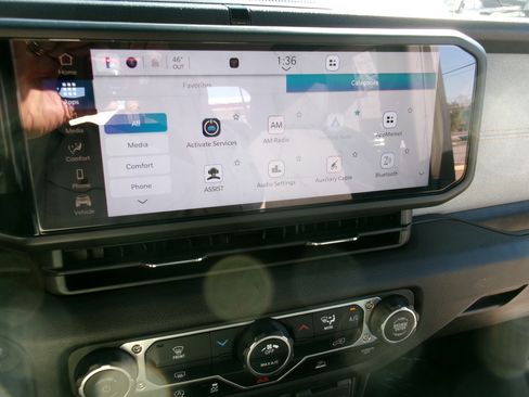 Used 2024 Jeep Wrangler Sport S image 7