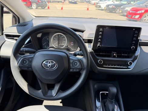 Used 2020 Toyota Corolla LE Sedan FWD image 12