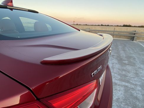 Used 2017 Chevrolet Cruze Premier image 19