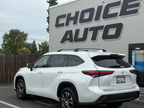 Used 2022 Toyota Highlander XLE image 26