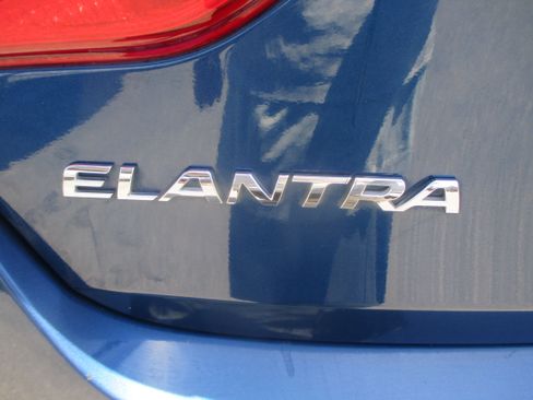 Used 2016 Hyundai Elantra GT Hatchback w/ Style Package FWD image 9