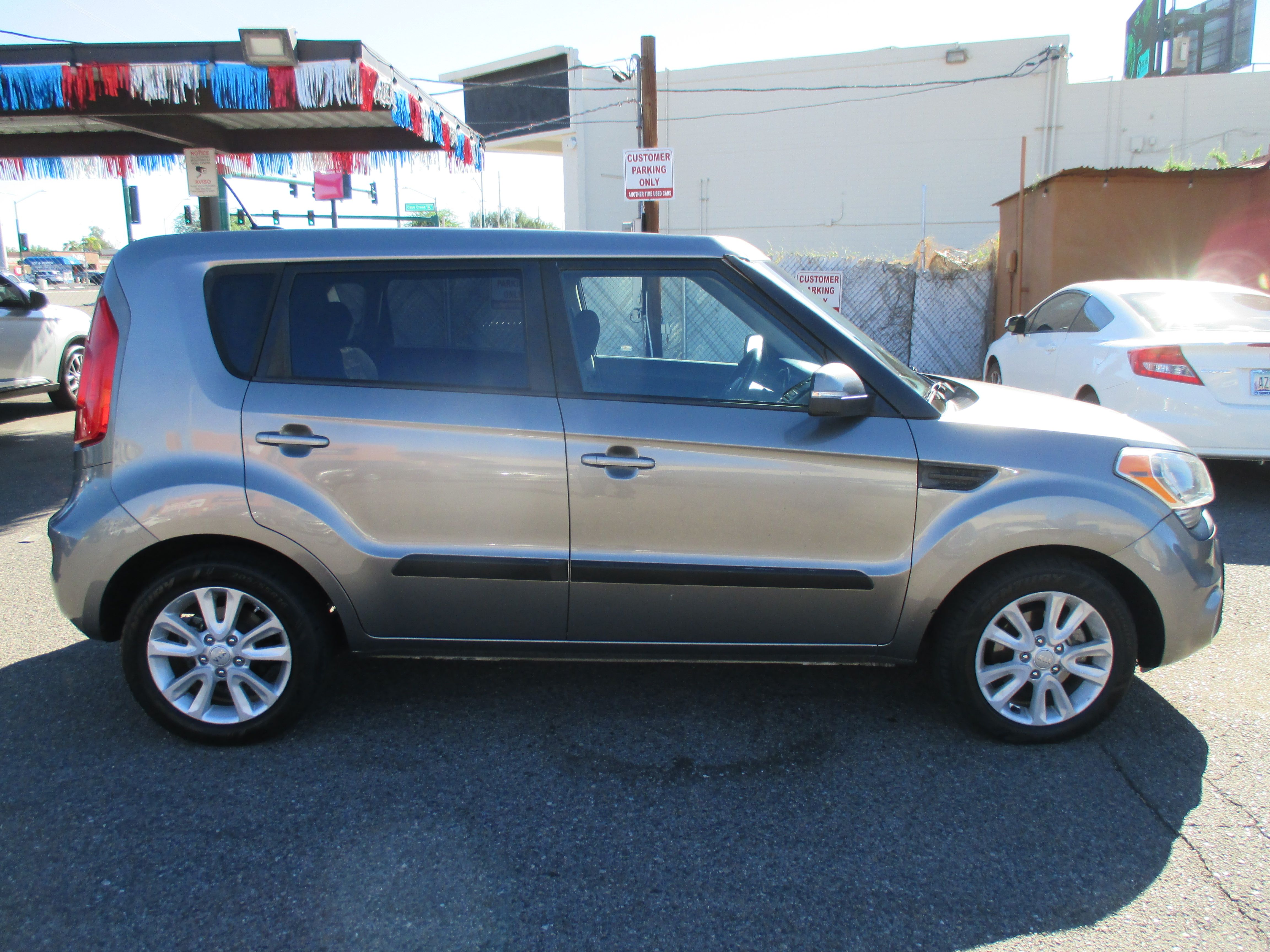 Used 2012 Kia Soul + Wagon 4D FWD image 2