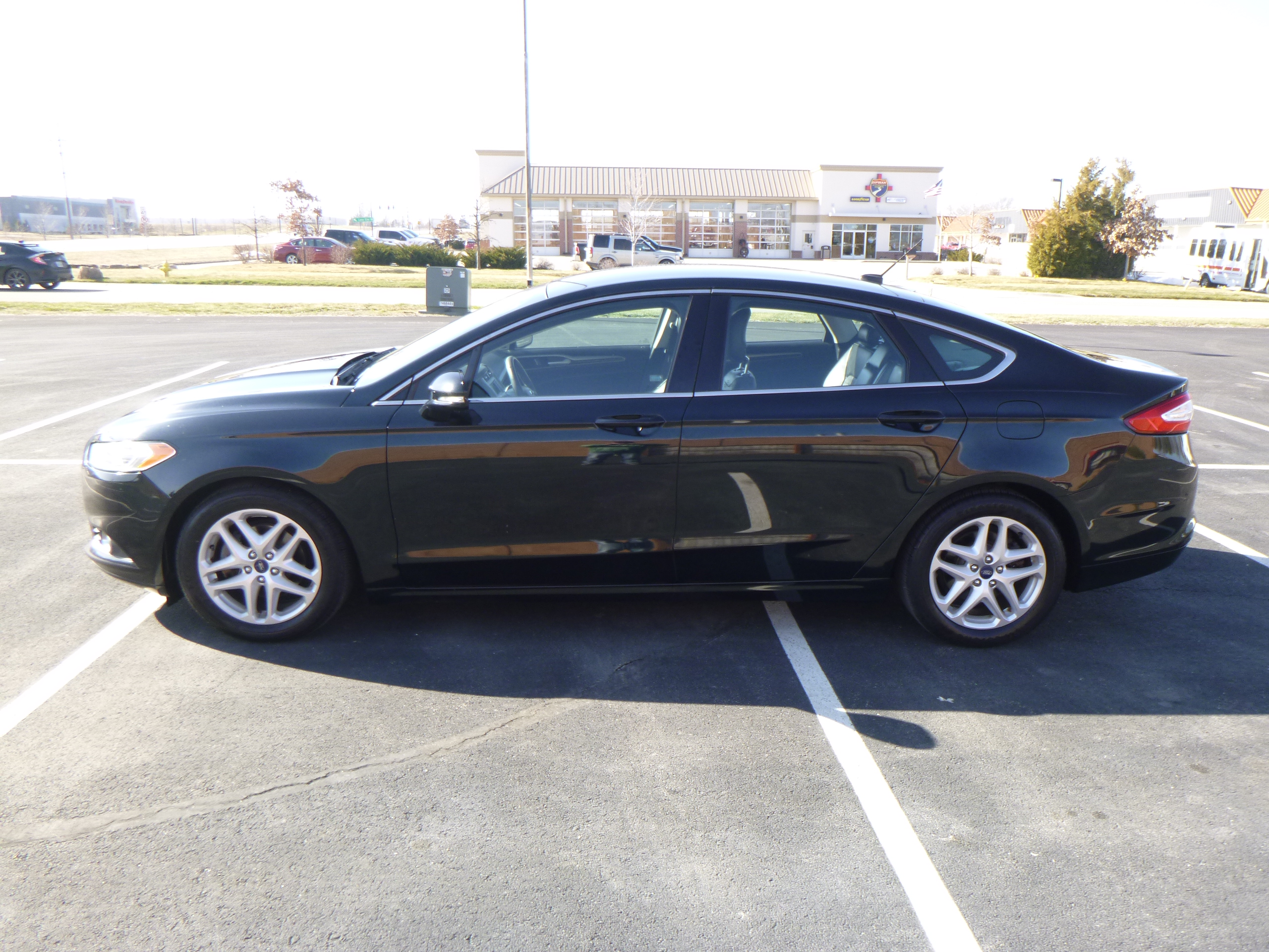 Used 2014 Ford Fusion SE FWD image 1