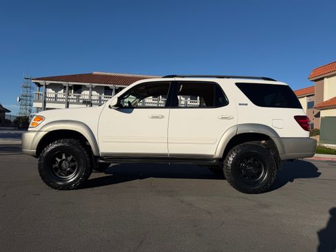 Used 2004 Toyota Sequoia SR5 image 2
