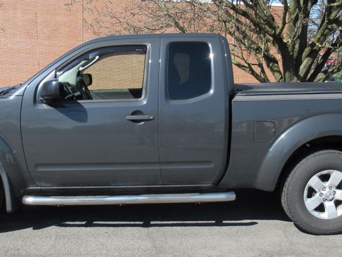 Used 2011 Nissan Frontier SV image 5
