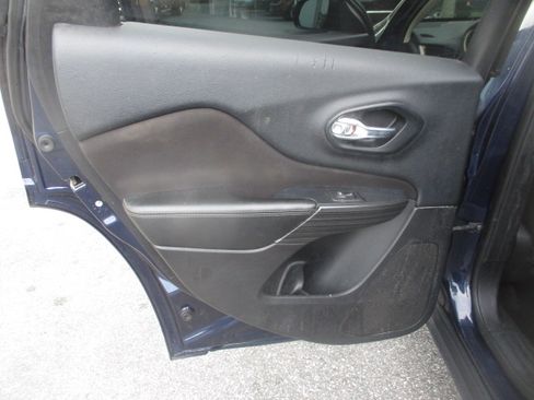 Used 2016 Jeep Cherokee Latitude image 17