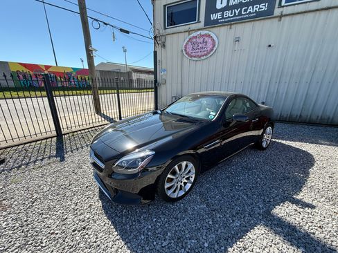 Used 2017 Mercedes-Benz SLC 300 image 11