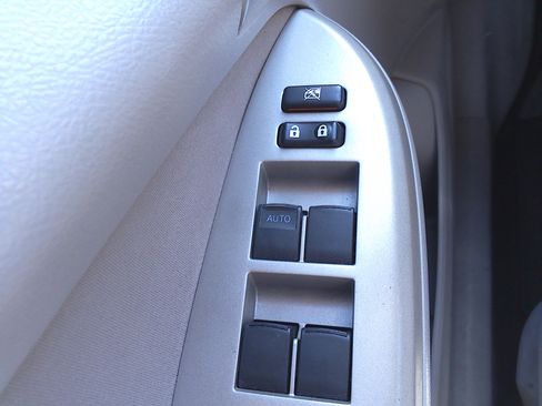 Used 2010 Toyota Corolla LE FWD image 24