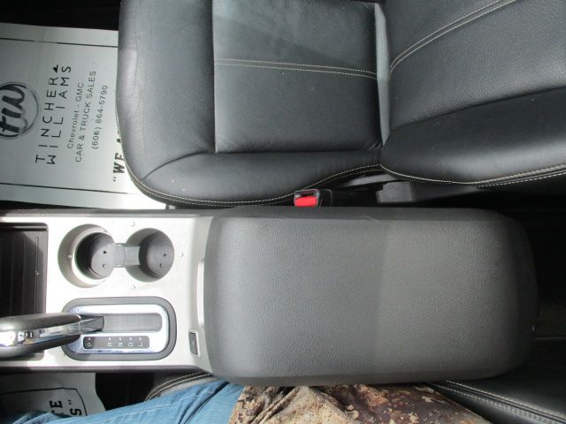 Used 2010 Ford Edge AWD Limited image 40