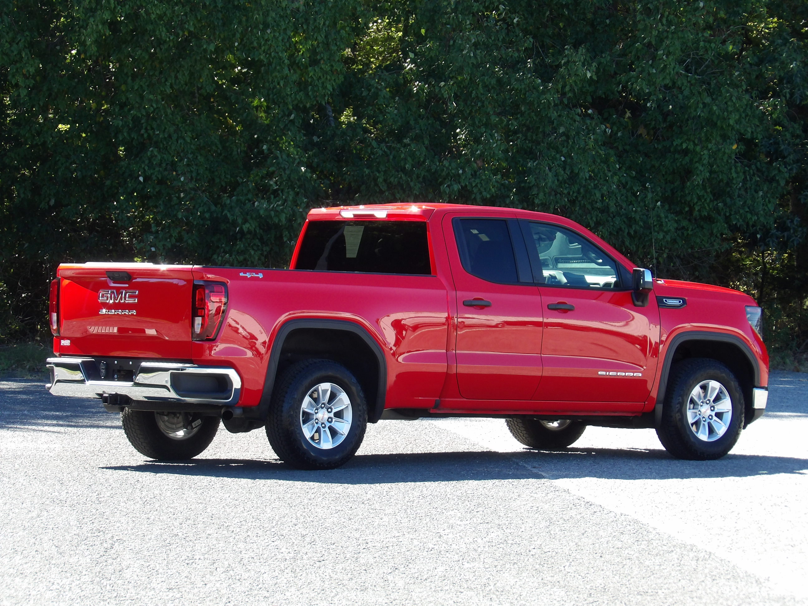 Used 2025 GMC Sierra 1500 4x4 Double Cab Pro image 6