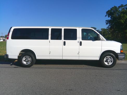Used 2020 Chevrolet Express 3500 LS image 1