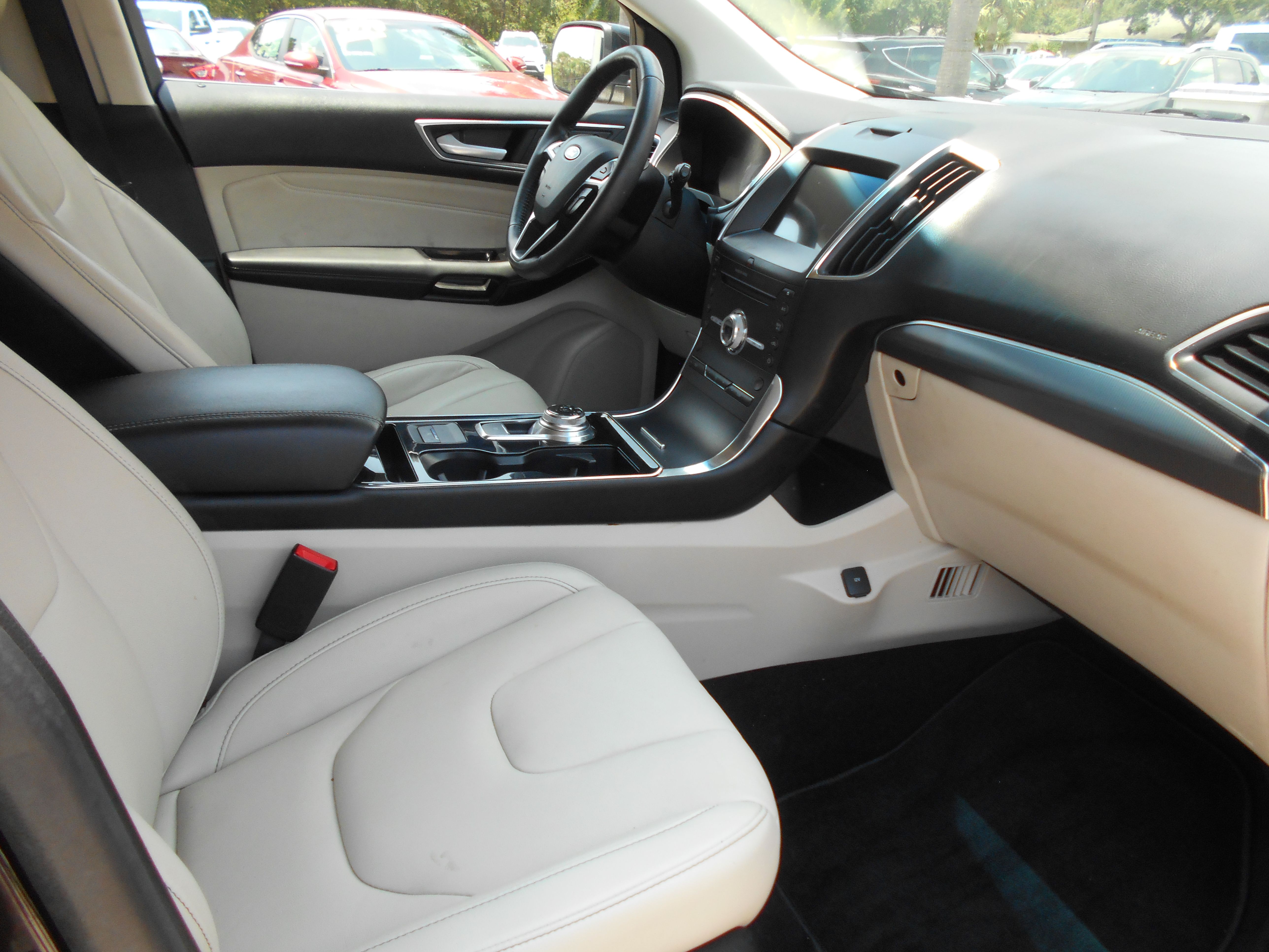 Used 2019 Ford Edge Titanium FWD image 10