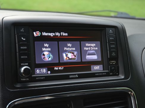 Used 2019 Dodge Grand Caravan SXT FWD image 18