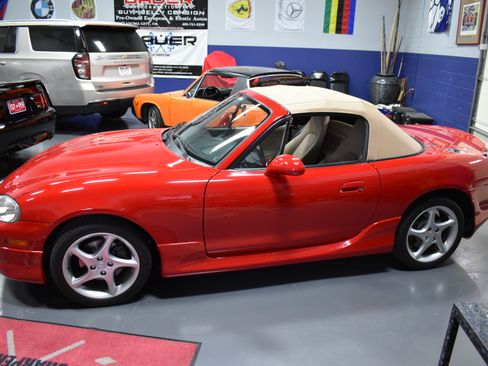 Used 2002 MAZDA MX-5 Miata UNAVAIL RWD image 8