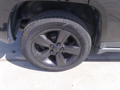 Used 2012 Jeep Compass Sport FWD image 32