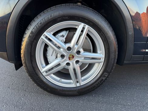 Used 2017 Porsche Cayenne S AWD/4WD image 8