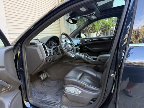 Used 2016 Porsche Cayenne S image 9