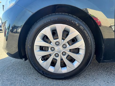 Used 2016 Hyundai Elantra GT image 12