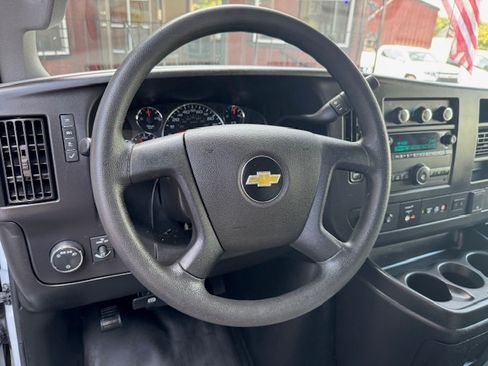 Used 2021 Chevrolet Express 3500 image 9