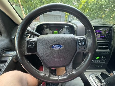 Used 2010 Ford Explorer Sport Trac 4x4 Limited V8 image 12