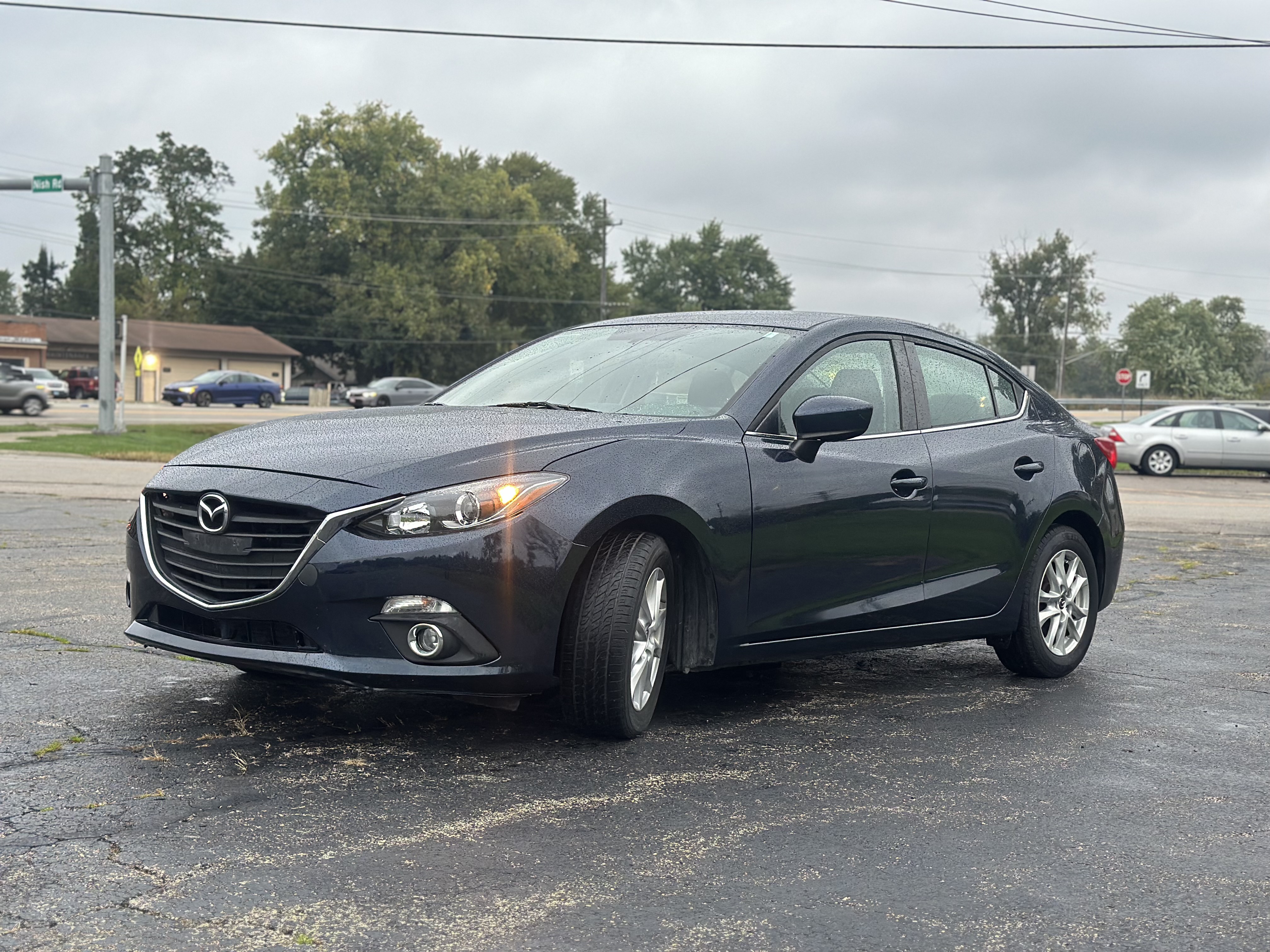 Used 2015 MAZDA MAZDA3 i Touring Sedan FWD image 3