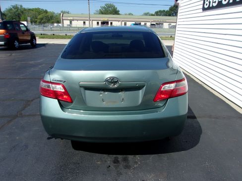 Used 2007 Toyota Camry LE Sedan FWD image 3