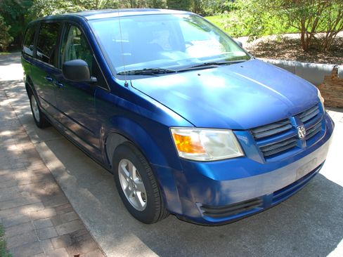 Used 2010 Dodge Grand Caravan SE FWD image 5