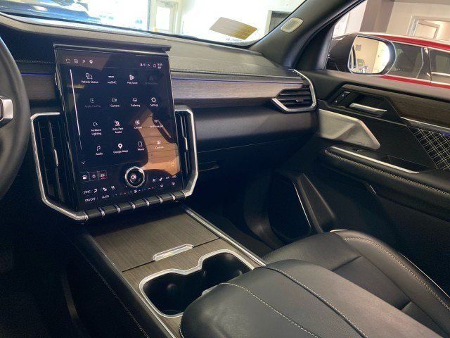Used 2024 GMC Acadia Denali AWD/4WD image 14
