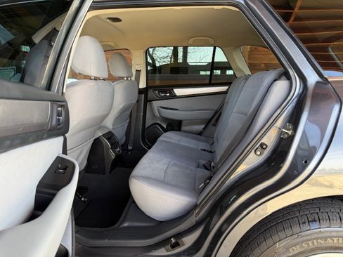 Used 2018 Subaru Outback 2.5i Premium image 17