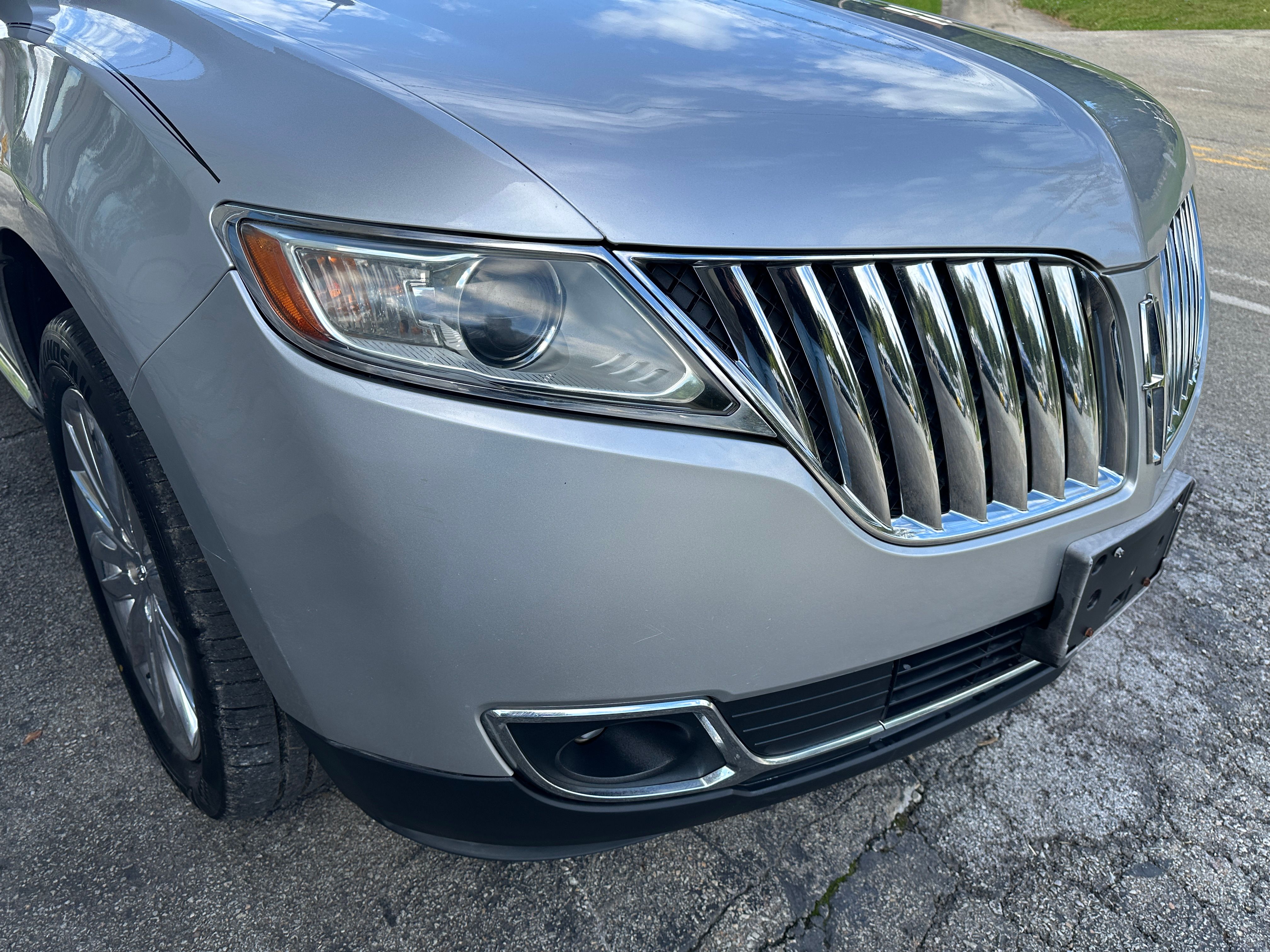 Used 2011 Lincoln MKX AWD image 11
