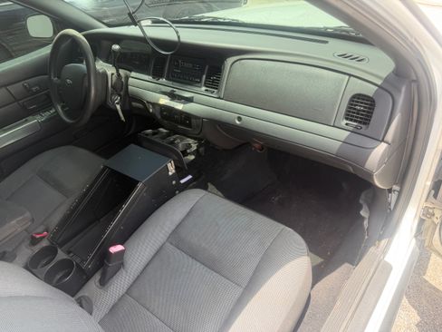 Used 2010 Ford Crown Victoria Police Interceptor RWD image 23